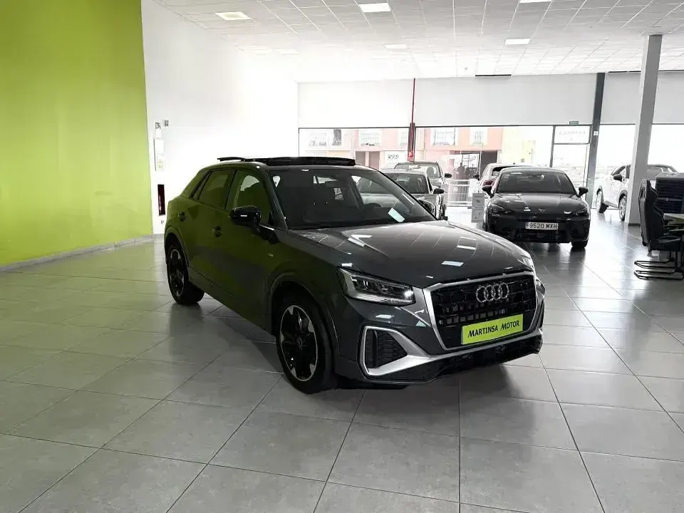 Usado Audi Q2 S-Line 150 CV (110 kW) 2024 Gris SUV