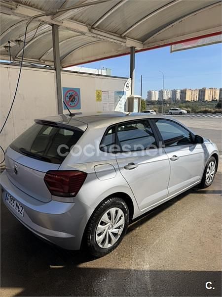 Usado VW Polo Advance 80 CV (58 kW) 2018 Gris / plata Utilitario