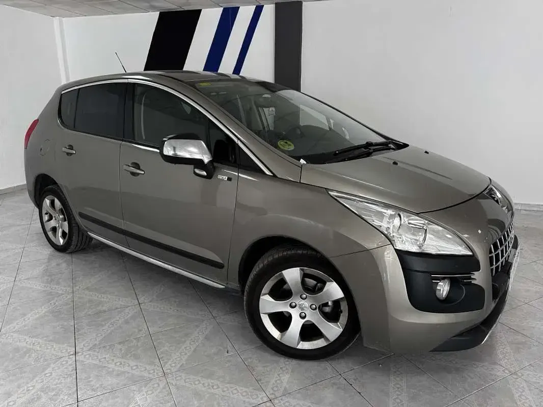 Usado Peugeot 3008 114 CV (83 kW) 2013 Beige Familiar