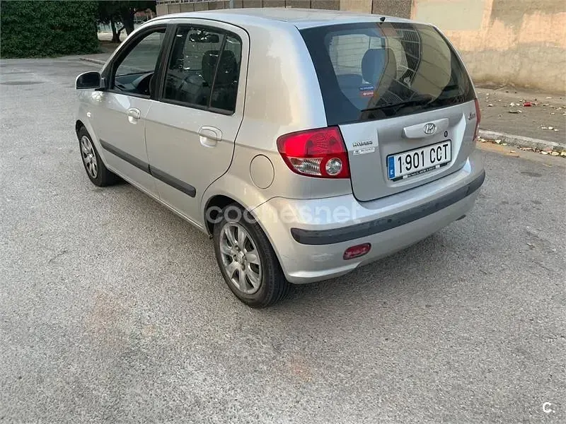 Usado Hyundai Getz GLS 82 CV (60 kW) 2002 Gris / plata Utilitario