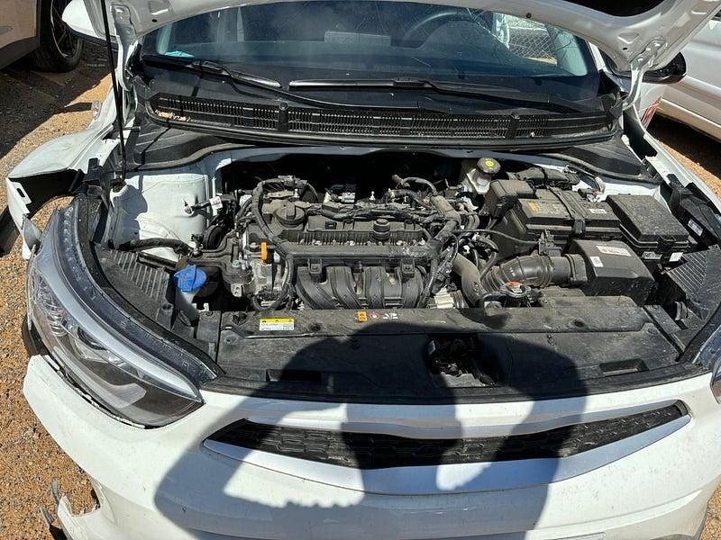 Usado Kia Stonic 84 CV (61 kW) 2023 Blanco SUV
