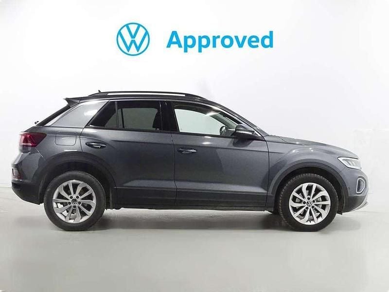 Usado VW T-Roc Life 116 CV (85 kW) 2023 Gris / plata SUV