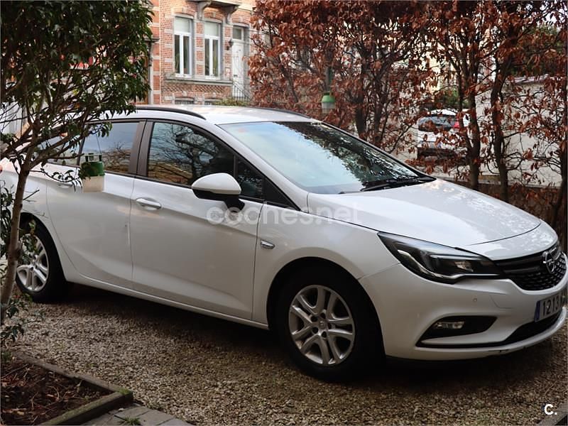 Usado Opel Astra Business 110 CV (80 kW) 2018 Blanco Familiar