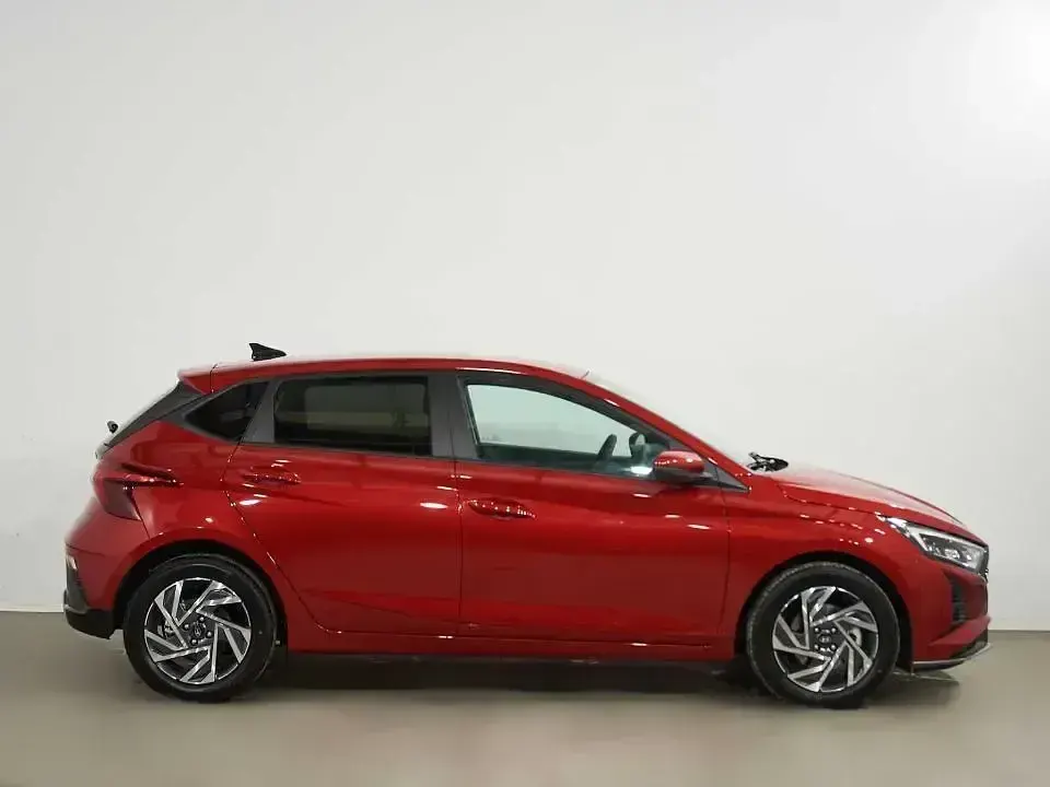 Uusi Hyundai i20 101 HP (74 kW) 2025 Punainen Sedan