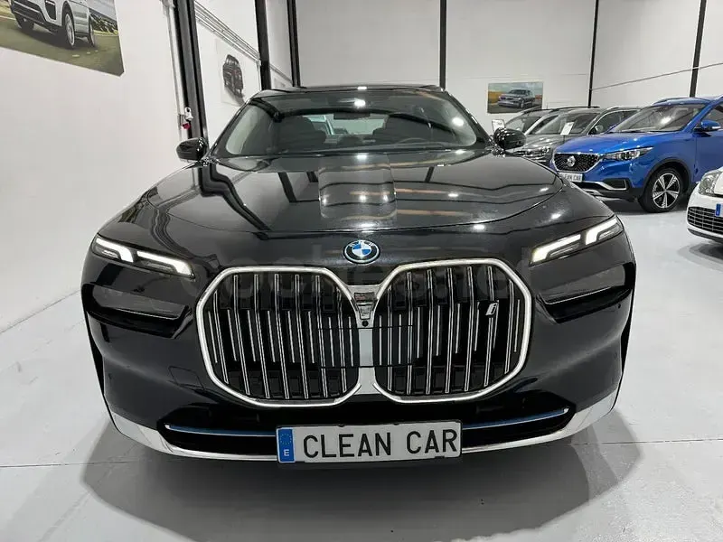 Usado BMW i7 400 kW (544 CV) 2023 Gris Berlina