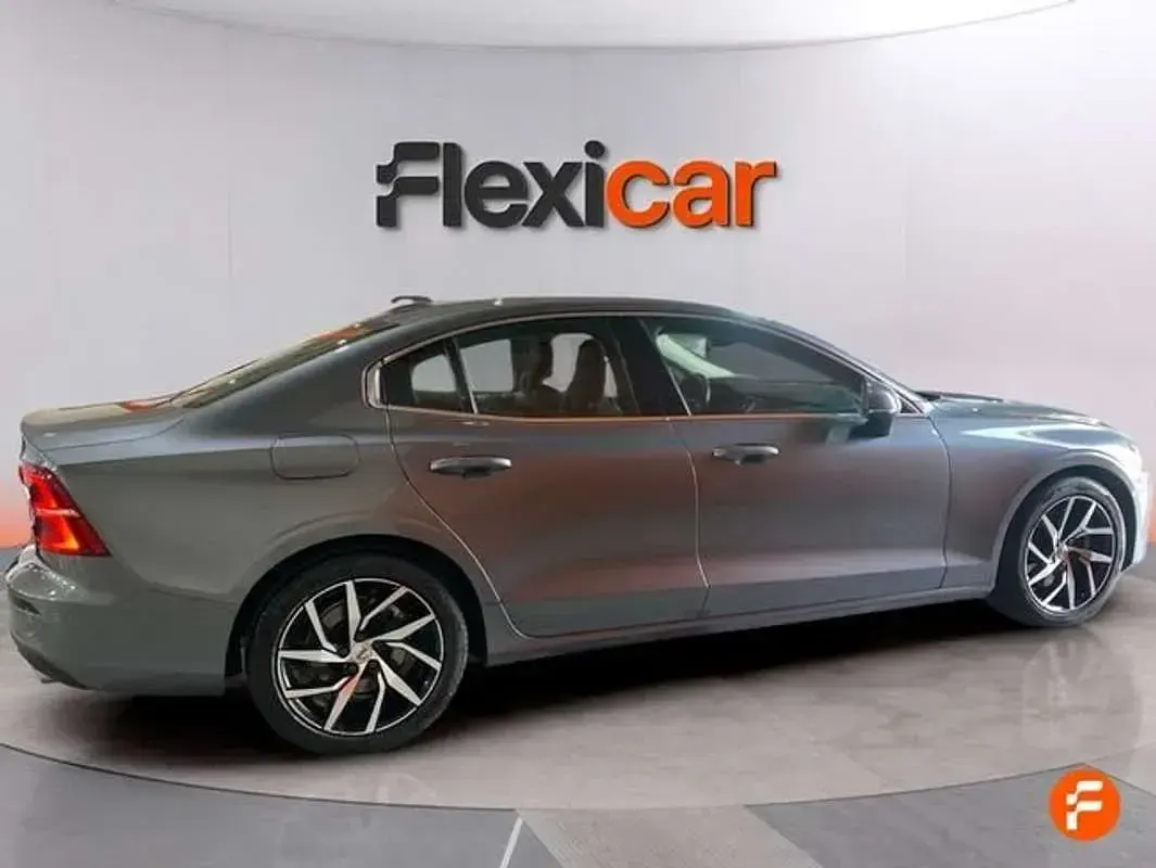 Usado Volvo S60 190 CV (139 kW) 2020 Gris Berlina