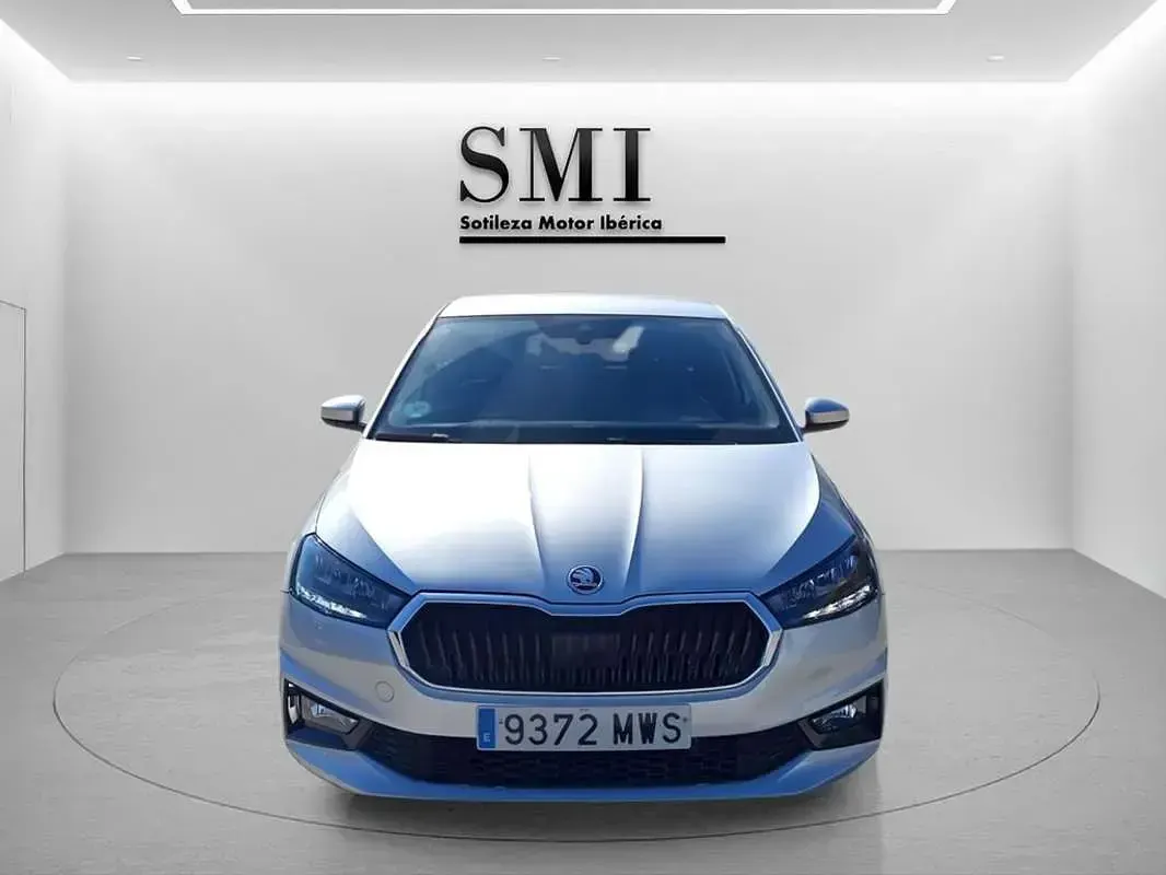 Usado Skoda Fabia Selection 95 CV (69 kW) 2024 Gris Utilitario
