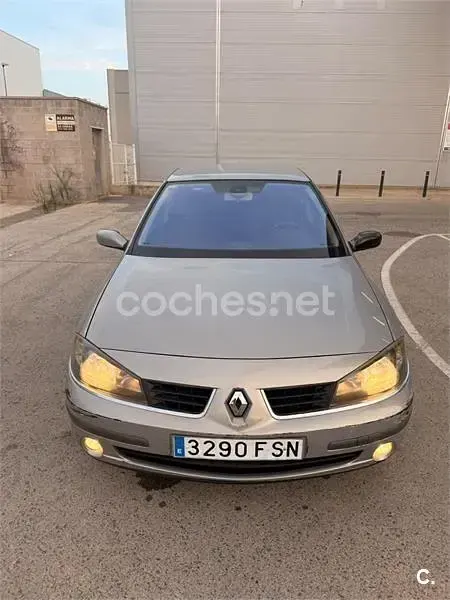Usado Renault Laguna III Authentique 110 CV (80 kW) 2007 Gris / plata Berlina