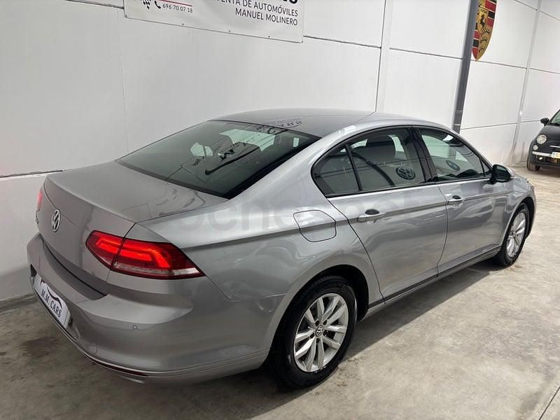 Usado VW Passat Advance 150 CV (110 kW) 2019 Gris / plata Berlina