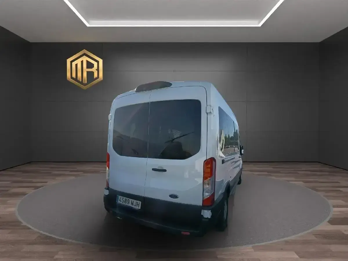 Usado Ford Transit Trend 130 CV (95 kW) 2023 Blanco Familiar
