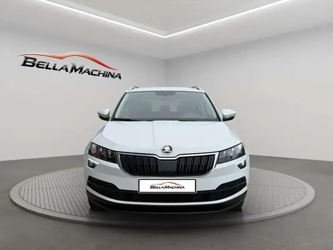 Usado Skoda Karoq Ambition 150 CV (110 kW) 2022 Blanco SUV
