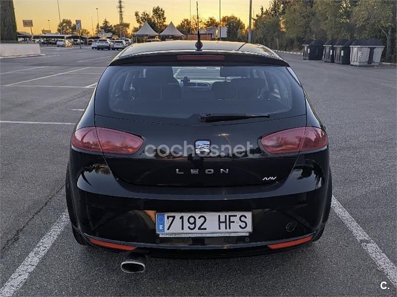 Usado Seat Leon Copa 105 CV (77 kW) 2011 Negro Berlina