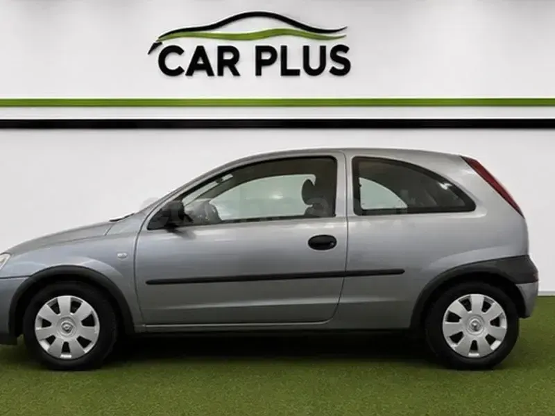 Usado Opel Corsa Club 65 CV (47 kW) 2002 Gris / plata Utilitario