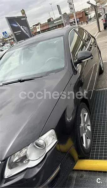 Usado VW Passat Sportline 150 CV (110 kW) 2005 Marrón Berlina