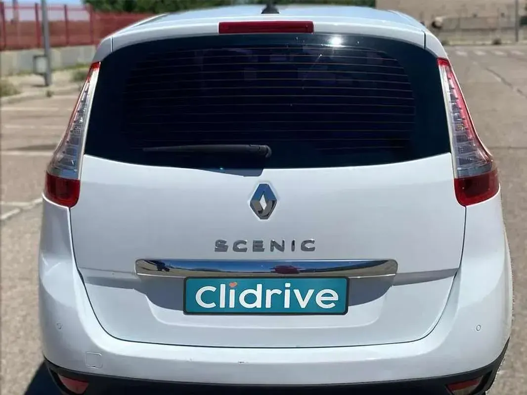 Usado Renault Scénic III Dynamique 131 CV (96 kW) 2013 Blanco Monovolumen