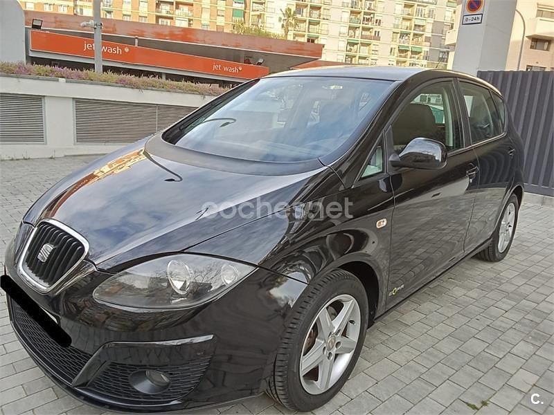 Usado Seat Altea Style 105 CV (77 kW) 2014 Negro Monovolumen