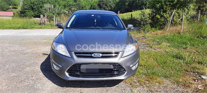 Usado Ford Mondeo Sport 163 CV (119 kW) 2012 Marrón Familiar
