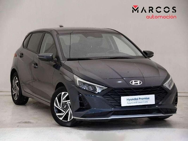 Usado Hyundai i20 80 CV (58 kW) 2025 Gris Utilitario