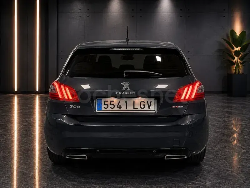 Usado Peugeot 308 GT-line 130 CV (95 kW) 2020 Gris / plata Berlina