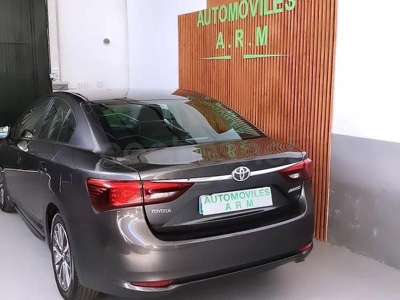 Usado Toyota Avensis Advance 143 CV (105 kW) 2017 Gris / plata Berlina