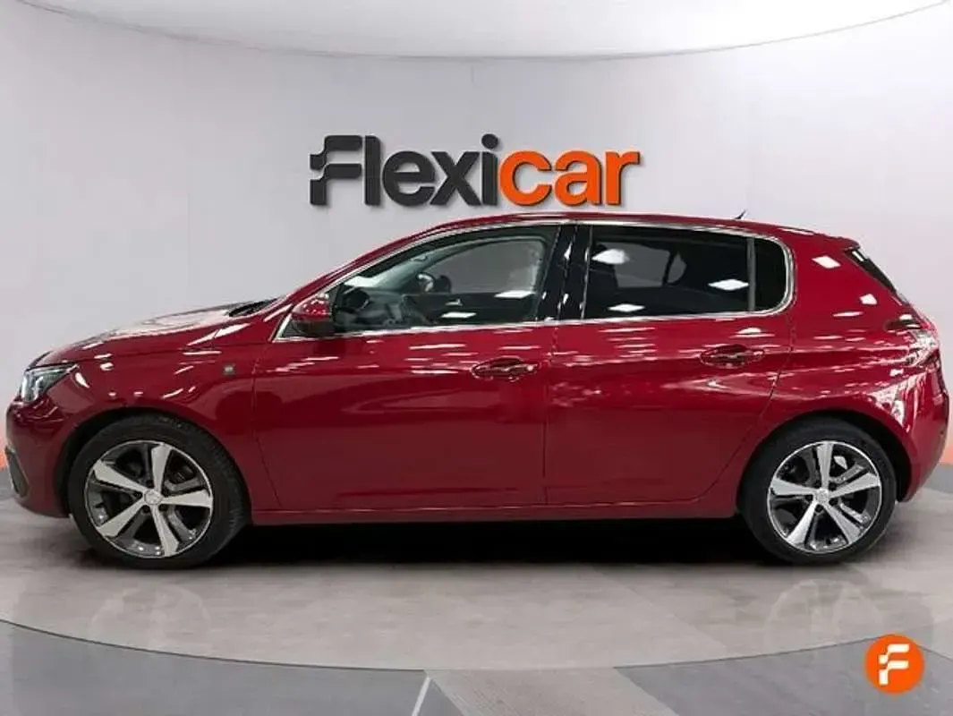 Usado Peugeot 308 131 CV (96 kW) 2019 Rojo Berlina