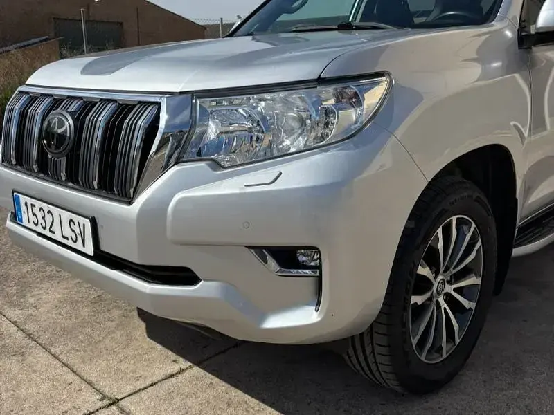 Usado Toyota Land Cruiser 204 CV (150 kW) 2021 Gris / plata SUV