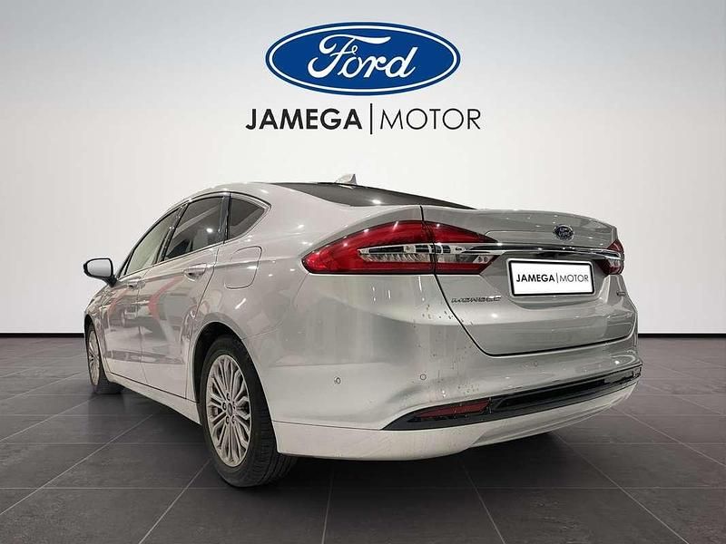 Usado Ford Mondeo Titanium 186 CV (136 kW) 2021 Gris Berlina