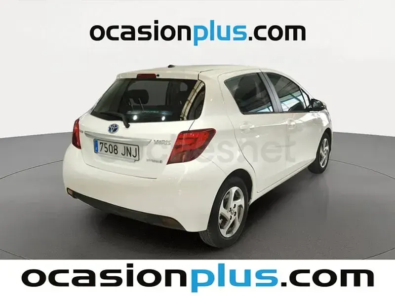 Usado Toyota Yaris Hybrid Active 100 CV (73 kW) 2016 Blanco Berlina