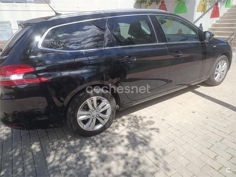Usado Peugeot 308 SW Allure 130 CV (95 kW) 2015 Negro Familiar