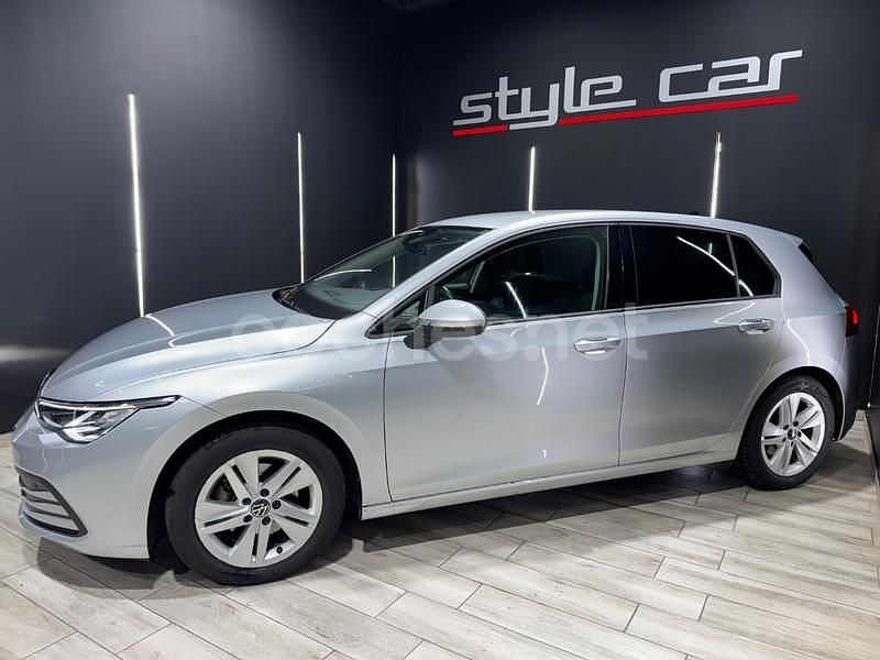 Usado VW Golf VIII Life 110 CV (80 kW) 2021 Gris / plata Berlina
