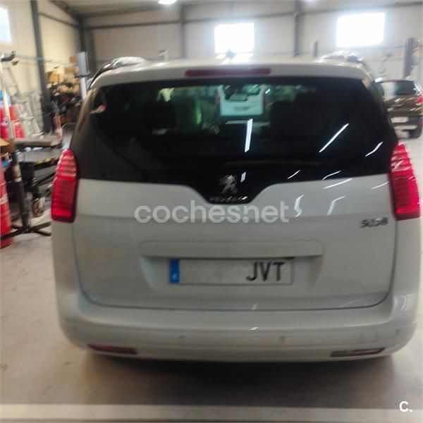 Usado Peugeot 5008 Allure 120 CV (88 kW) 2016 Blanco Monovolumen