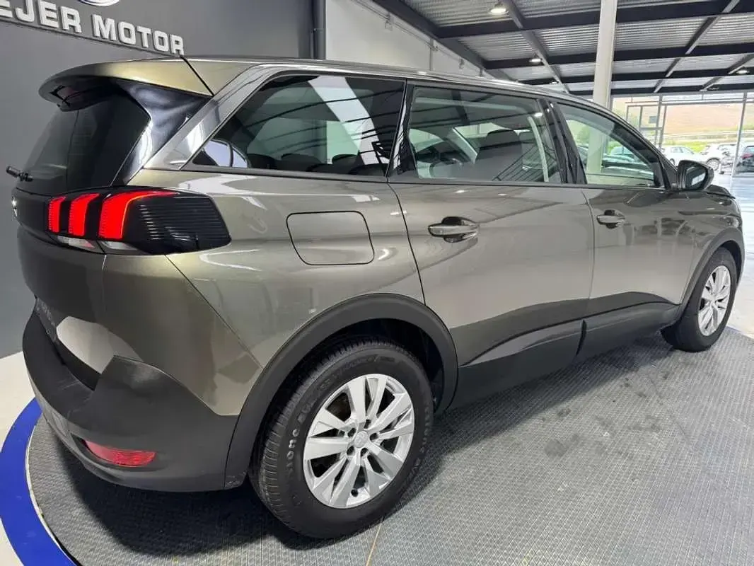 Usado Peugeot 5008 Active 131 CV (96 kW) 2020 Verde SUV