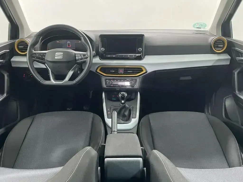 Usado Seat Arona Style 115 CV (84 kW) 2025 Gris / plata SUV
