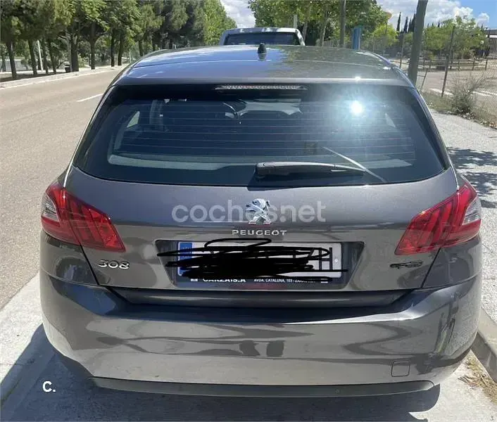 Usado Peugeot 308 Allure 120 CV (88 kW) 2017 Gris / plata Berlina