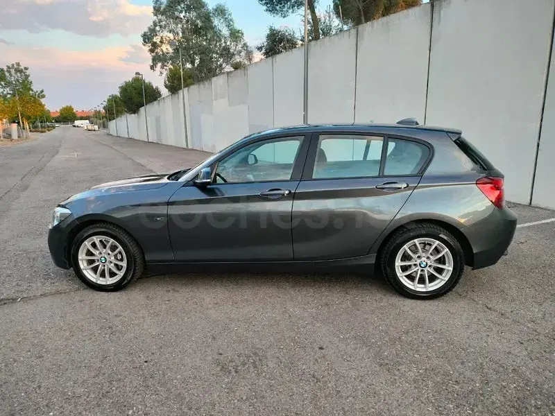 Usado BMW 118 Advantage 170 CV (125 kW) 2015 Gris / plata Utilitario