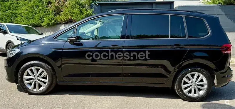 Usado VW Touran Advance 150 CV (110 kW) 2016 Negro Monovolumen