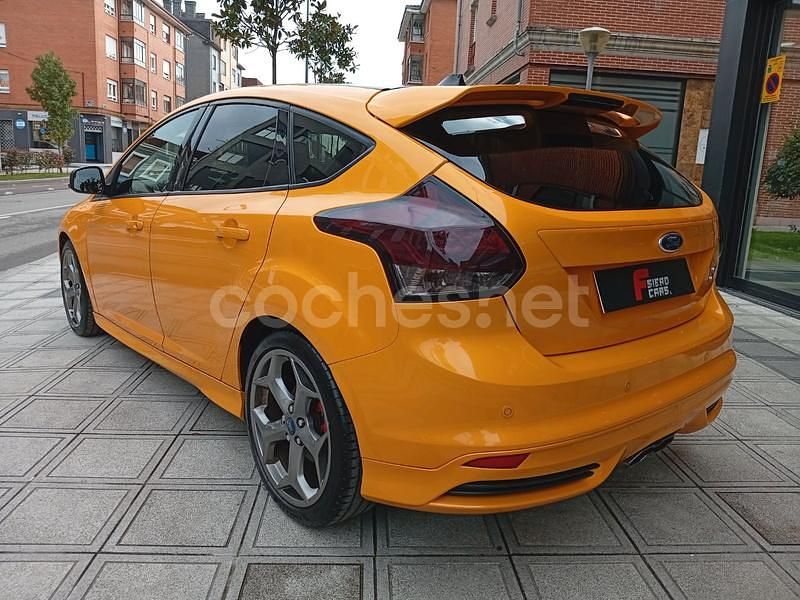 Usado Ford Focus ST 250 CV (183 kW) 2012 Naranja Berlina
