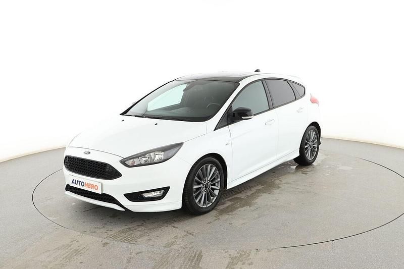Blanco Usado 2017 Ford Focus ST-Line Berlina | 14.499 € (Precio justo) - Imagen 1/3