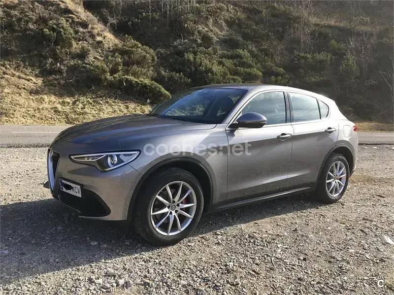 Usado Alfa Romeo Stelvio 280 CV (205 kW) 2017 Gris / plata SUV