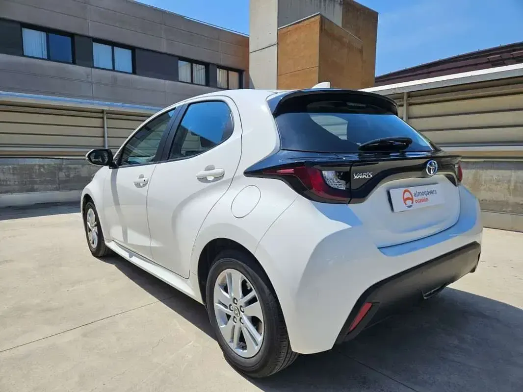 Usado Toyota Yaris Cross Business Edition 116 CV (85 kW) 2022 Blanco SUV