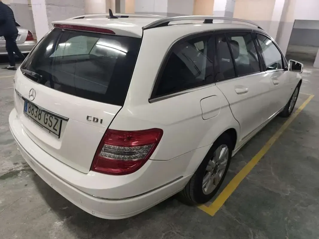Usado Mercedes C220 Elegance 170 CV (125 kW) 2010 Blanco Berlina