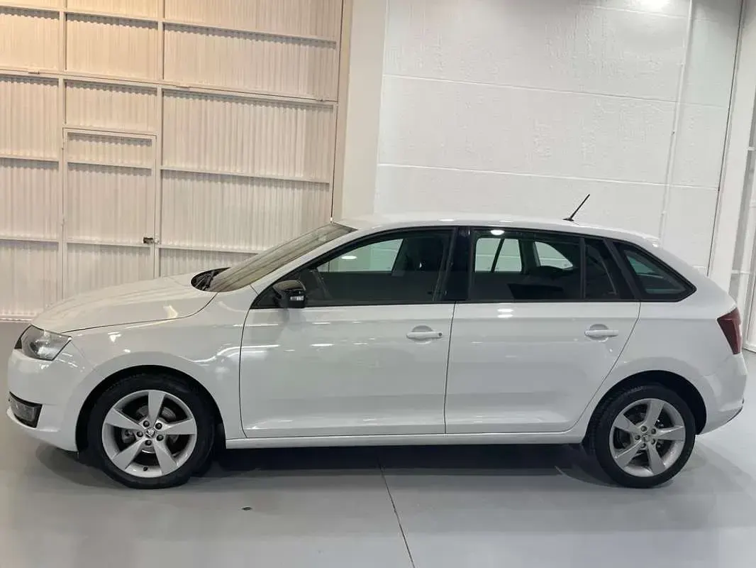 Usado Skoda Rapid Ambition 90 CV (66 kW) 2017 Blanco Utilitario