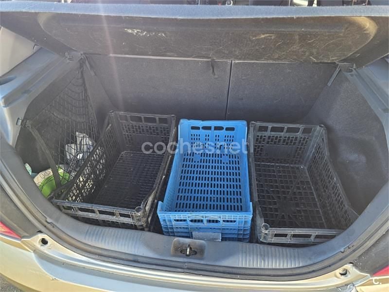 Usado Nissan Almera Visia 98 CV (72 kW) 2004 Beige Berlina