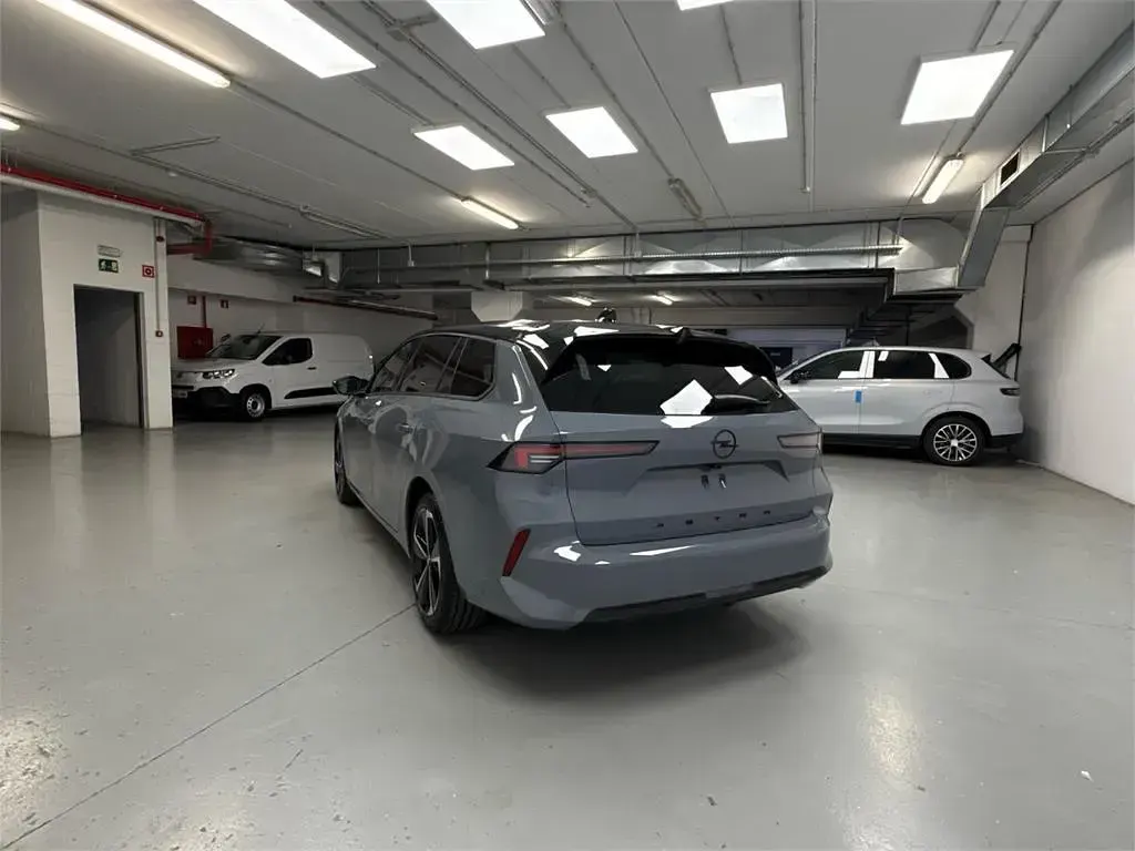 Nuevo Opel Astra 145 CV (106 kW) 2025 Gris Utilitario