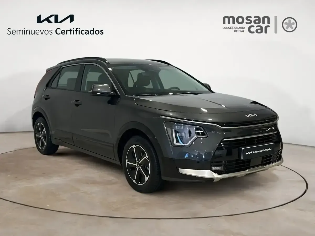 Usado Kia Niro 139 CV (102 kW) 2025 Gris interestelar SUV