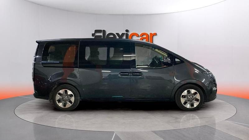 Usado Hyundai Staria 177 CV (130 kW) 2023 Gris Monovolumen