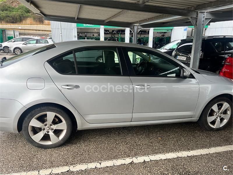 Brugt Skoda Octavia Elegance 150 HK (110 kW) 2015 Hvid Hatchback