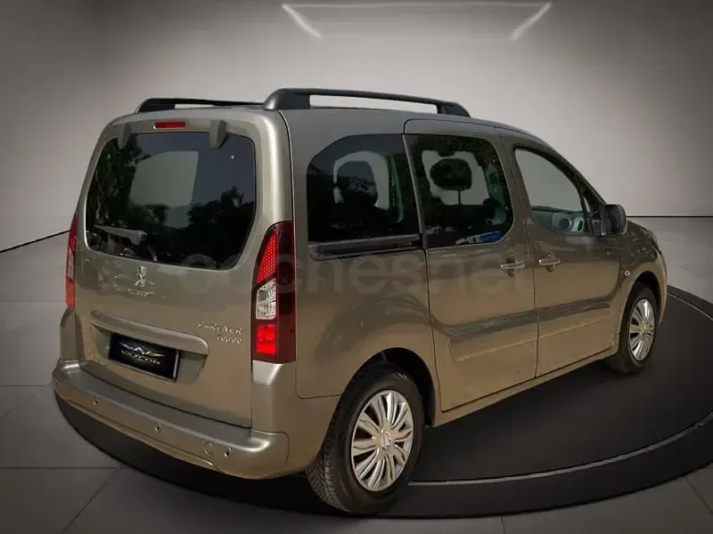 Usado Peugeot Partner Tepee Active 115 CV (84 kW) 2013 Gris / plata Monovolumen