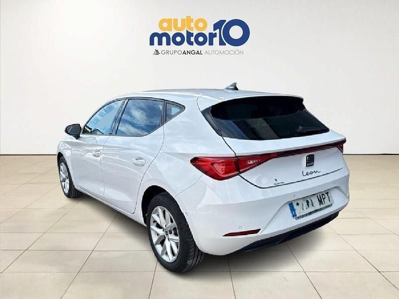 Usado Seat Leon Style 150 CV (110 kW) 2024 Blanco Berlina
