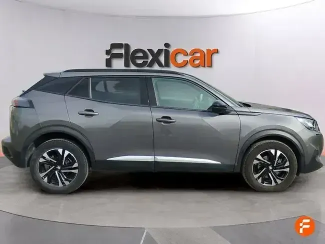 Usado Peugeot 2008 Active 130 CV (95 kW) 2023 Gris SUV